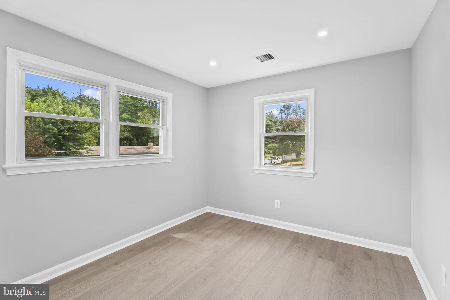 5822 BROOKVIEW DR, ALEXANDRIA, Virginia 22310, 5 Bedrooms Bedrooms, ,2 BathroomsBathrooms,Residential,For sale,5822 BROOKVIEW DR,VAFX2269258 MLS # VAFX2269258