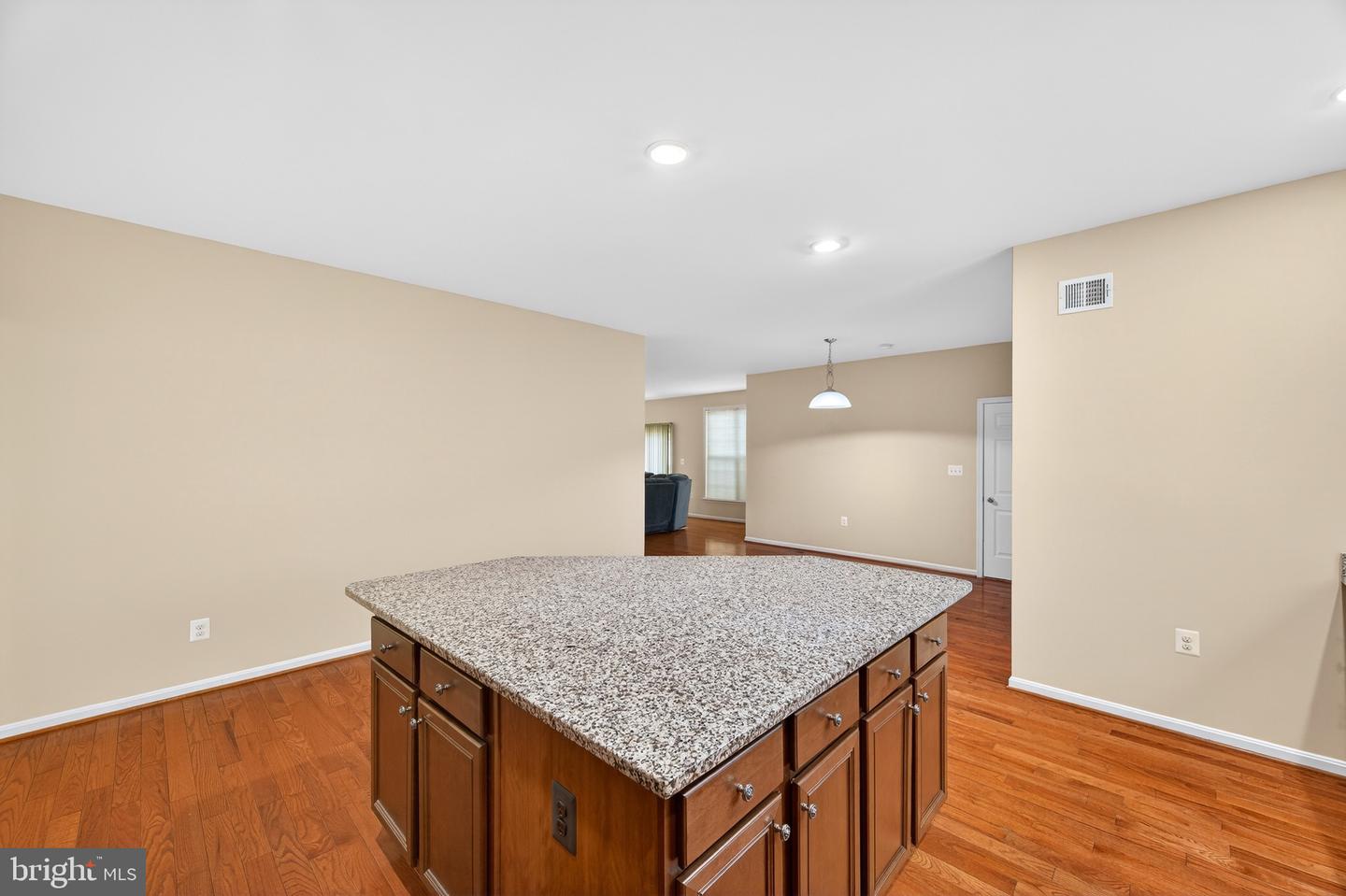 17429 TEDLER CIR, ROUND HILL, Virginia 20141, 3 Bedrooms Bedrooms, ,2 BathroomsBathrooms,Residential,For sale,17429 TEDLER CIR,VALO2113618 MLS # VALO2113618