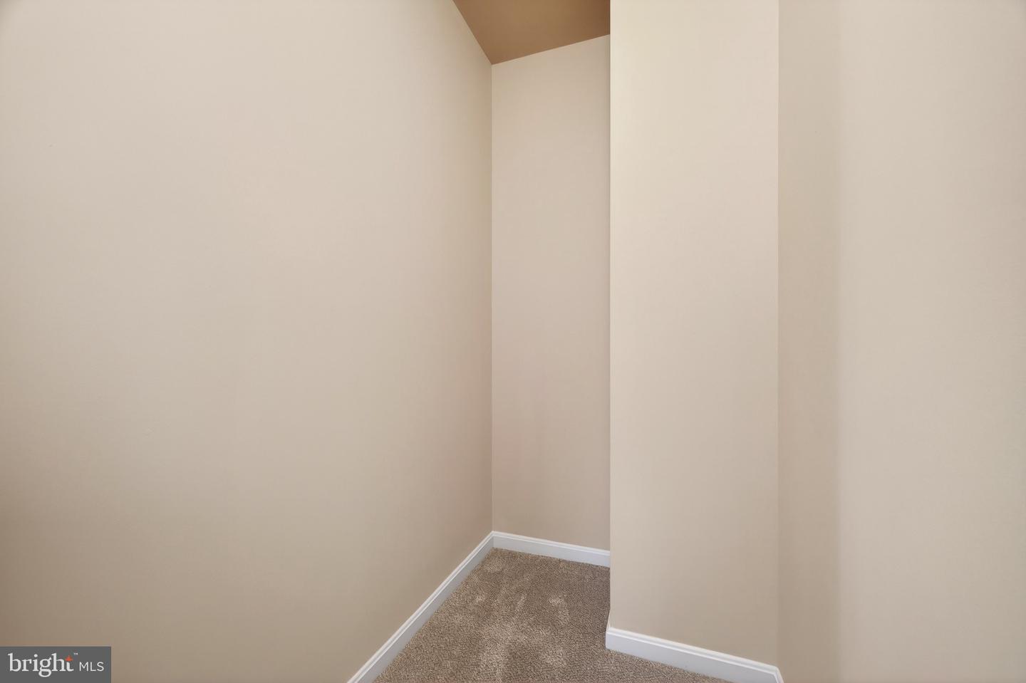 17429 TEDLER CIR, ROUND HILL, Virginia 20141, 3 Bedrooms Bedrooms, ,2 BathroomsBathrooms,Residential,For sale,17429 TEDLER CIR,VALO2113618 MLS # VALO2113618