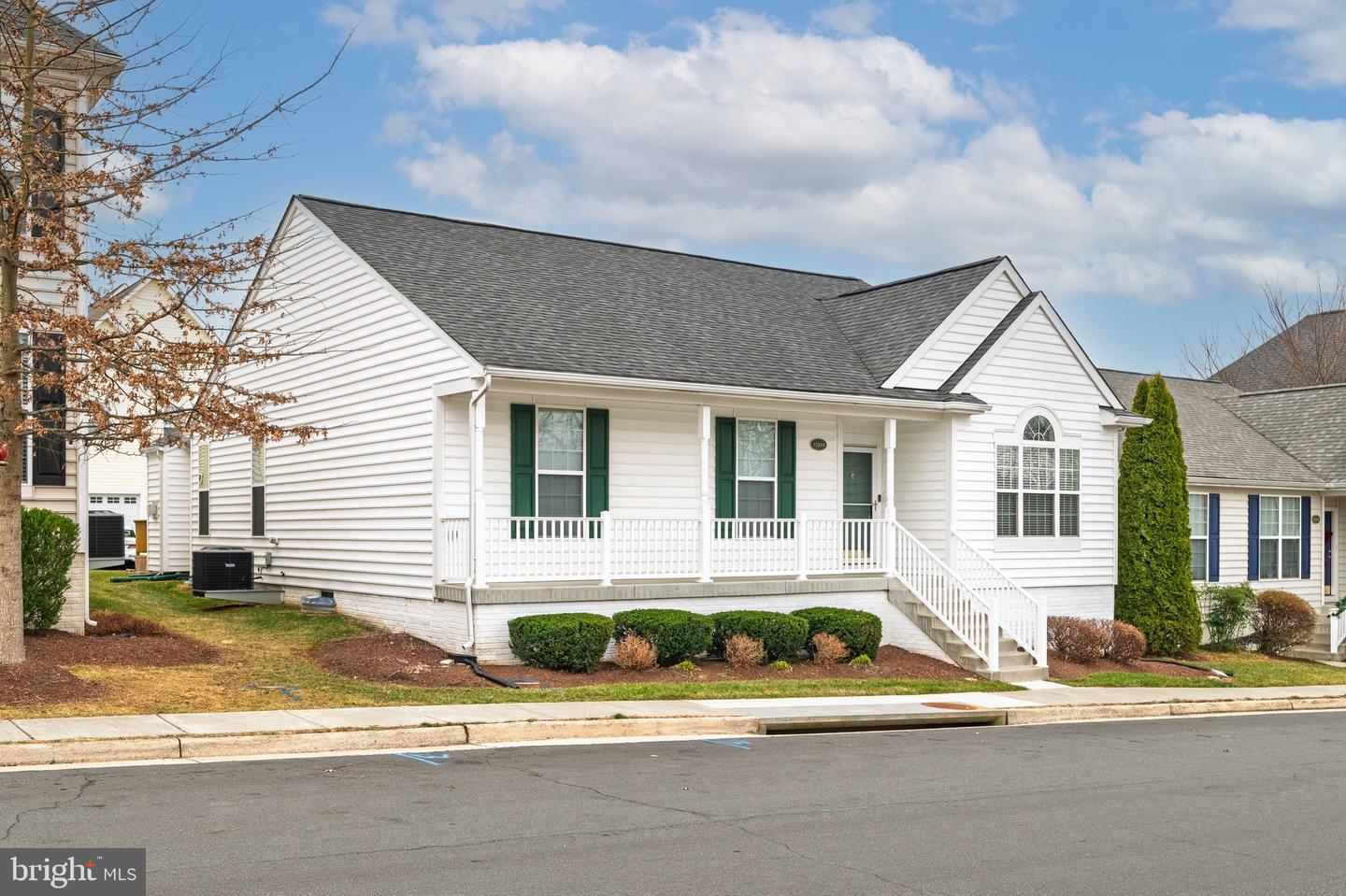 17429 TEDLER CIR, ROUND HILL, Virginia 20141, 3 Bedrooms Bedrooms, ,2 BathroomsBathrooms,Residential,For sale,17429 TEDLER CIR,VALO2113618 MLS # VALO2113618