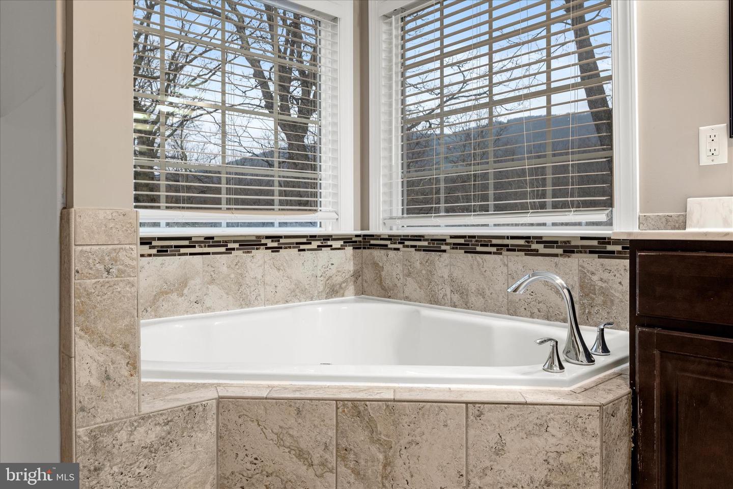 701 HICKORY TRL, WINCHESTER, Virginia 22602, 3 Bedrooms Bedrooms, 6 Rooms Rooms,2 BathroomsBathrooms,Residential,For sale,701 HICKORY TRL,VAFV2038814 MLS # VAFV2038814