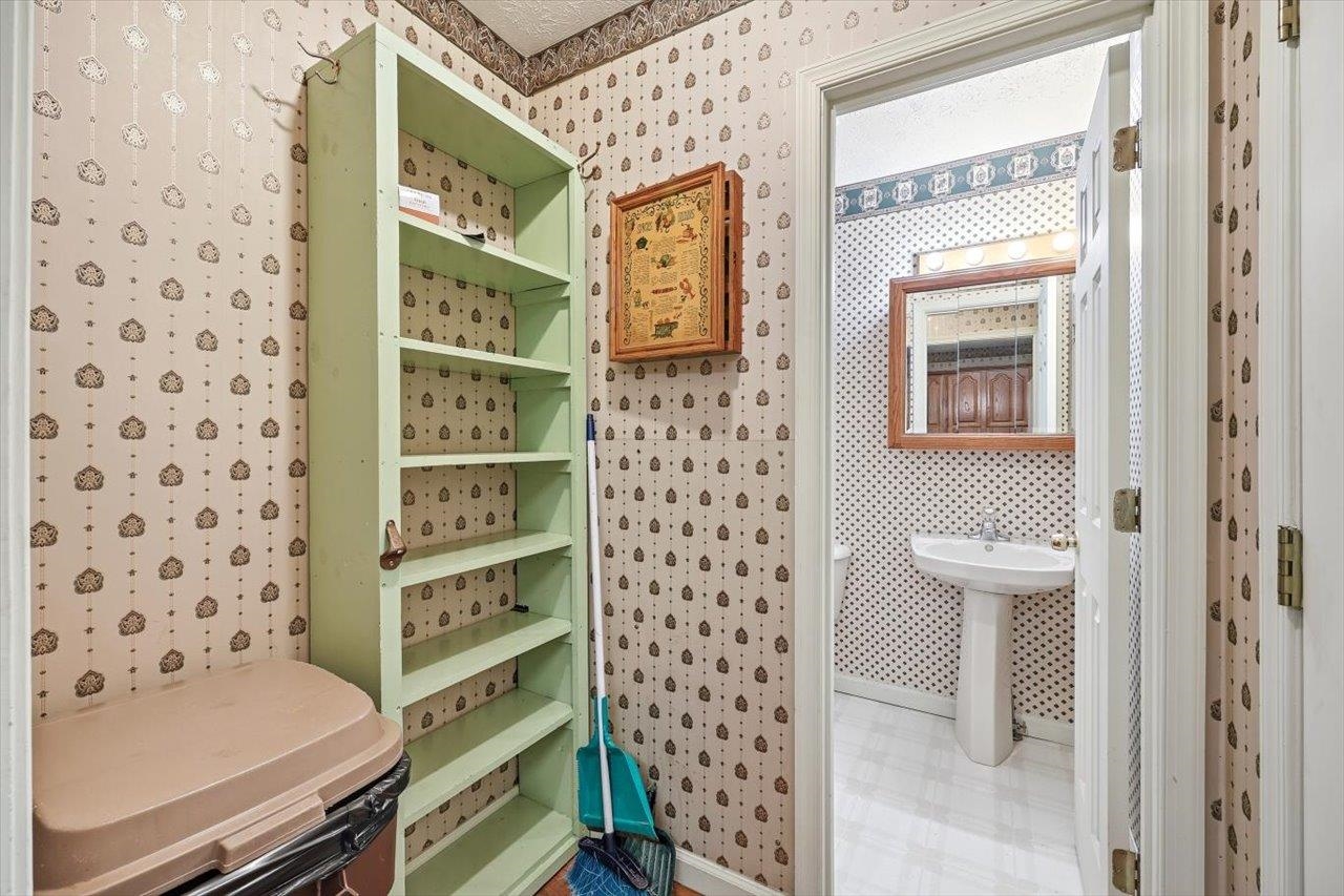 61 HILLANDALE DR, STAUNTON, Virginia 24401, 3 Bedrooms Bedrooms, ,2 BathroomsBathrooms,Residential,61 HILLANDALE DR,672376 MLS # 672376