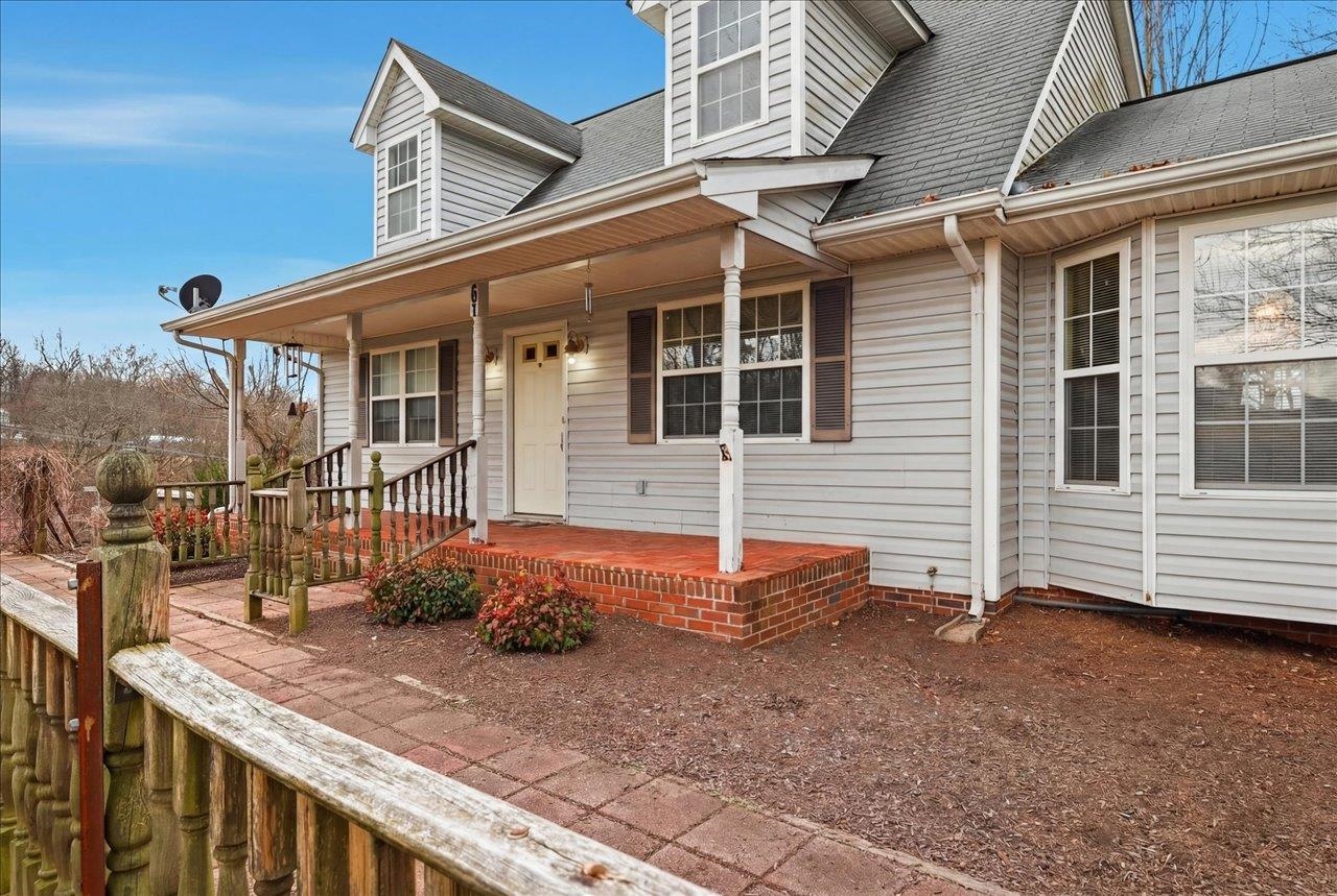 61 HILLANDALE DR, STAUNTON, Virginia 24401, 3 Bedrooms Bedrooms, ,2 BathroomsBathrooms,Residential,61 HILLANDALE DR,672376 MLS # 672376