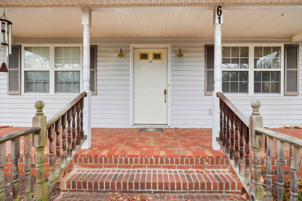 61 HILLANDALE DR, STAUNTON, Virginia 24401, 3 Bedrooms Bedrooms, ,2 BathroomsBathrooms,Residential,61 HILLANDALE DR,672376 MLS # 672376