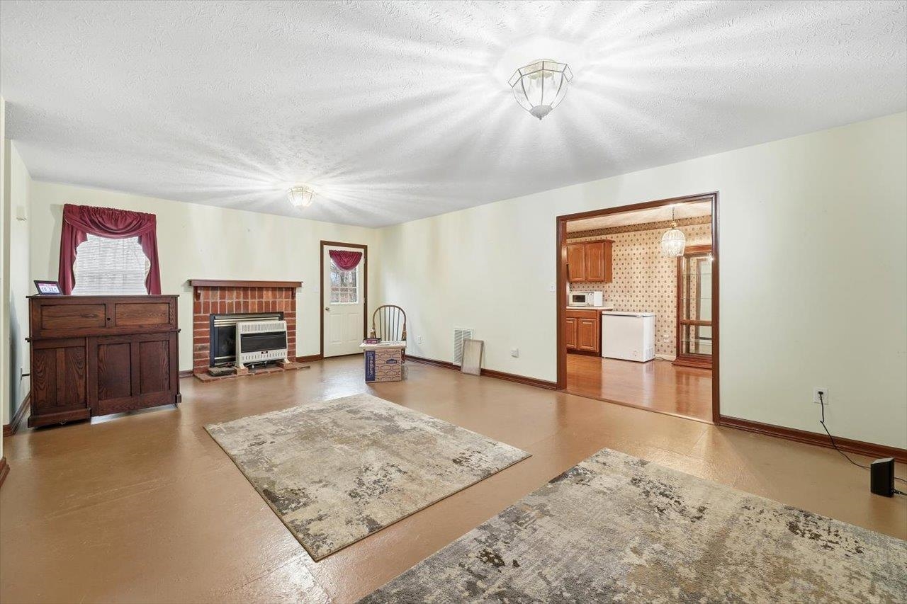 61 HILLANDALE DR, STAUNTON, Virginia 24401, 3 Bedrooms Bedrooms, ,2 BathroomsBathrooms,Residential,61 HILLANDALE DR,672376 MLS # 672376