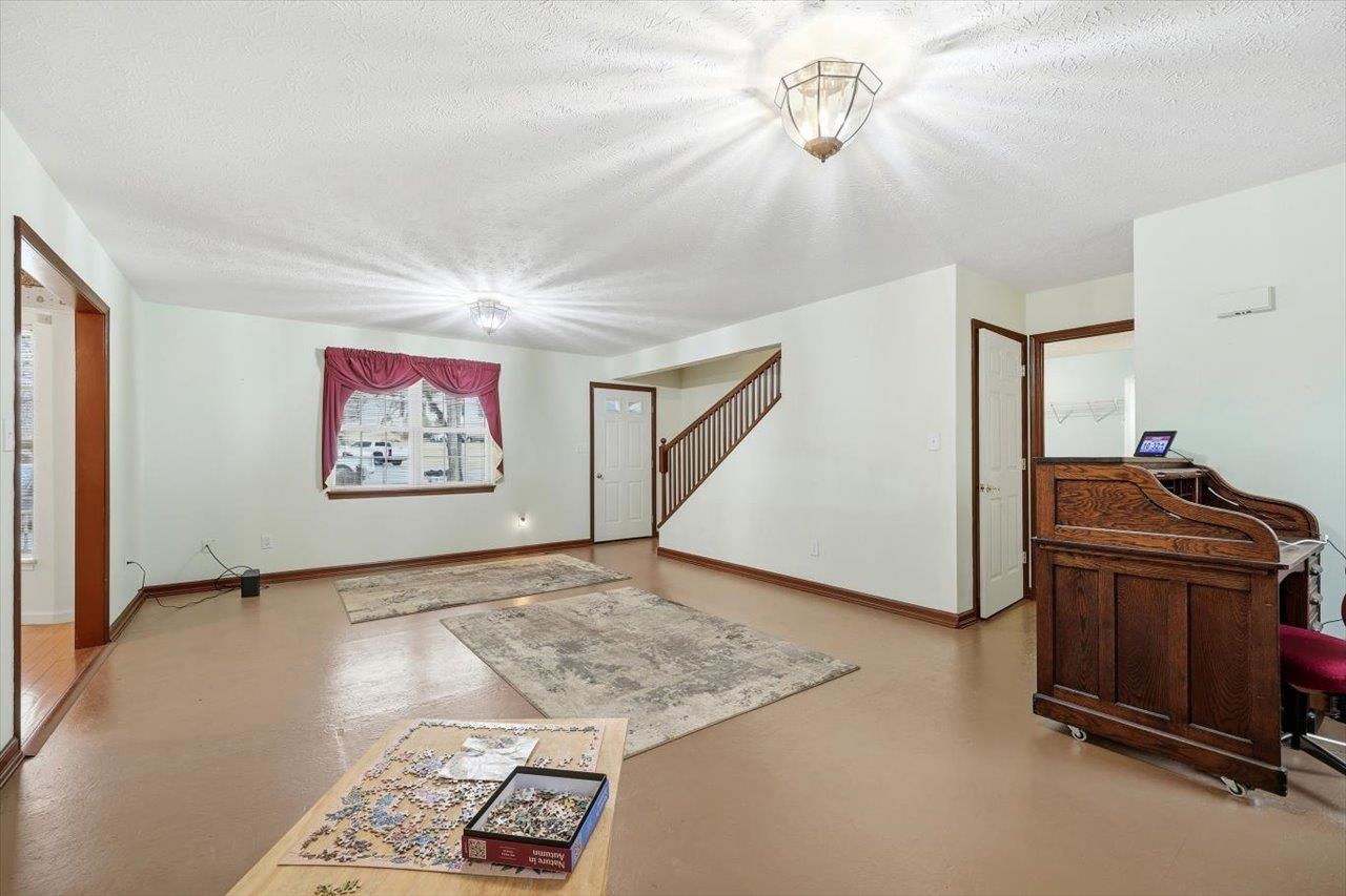 61 HILLANDALE DR, STAUNTON, Virginia 24401, 3 Bedrooms Bedrooms, ,2 BathroomsBathrooms,Residential,61 HILLANDALE DR,672376 MLS # 672376