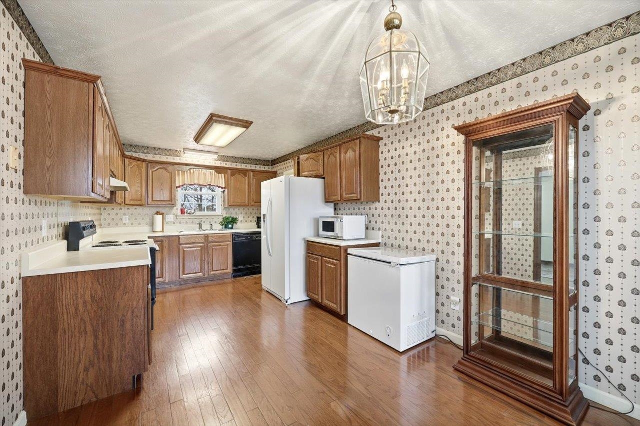 61 HILLANDALE DR, STAUNTON, Virginia 24401, 3 Bedrooms Bedrooms, ,2 BathroomsBathrooms,Residential,61 HILLANDALE DR,672376 MLS # 672376