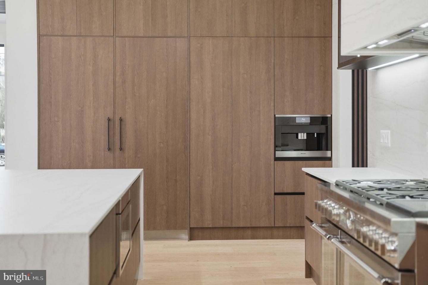 6910 BRIGHT AVE, MCLEAN, Virginia 22101, 6 Bedrooms Bedrooms, 35 Rooms Rooms,6 BathroomsBathrooms,Residential,For sale,6910 BRIGHT AVE,VAFX2282102 MLS # VAFX2282102