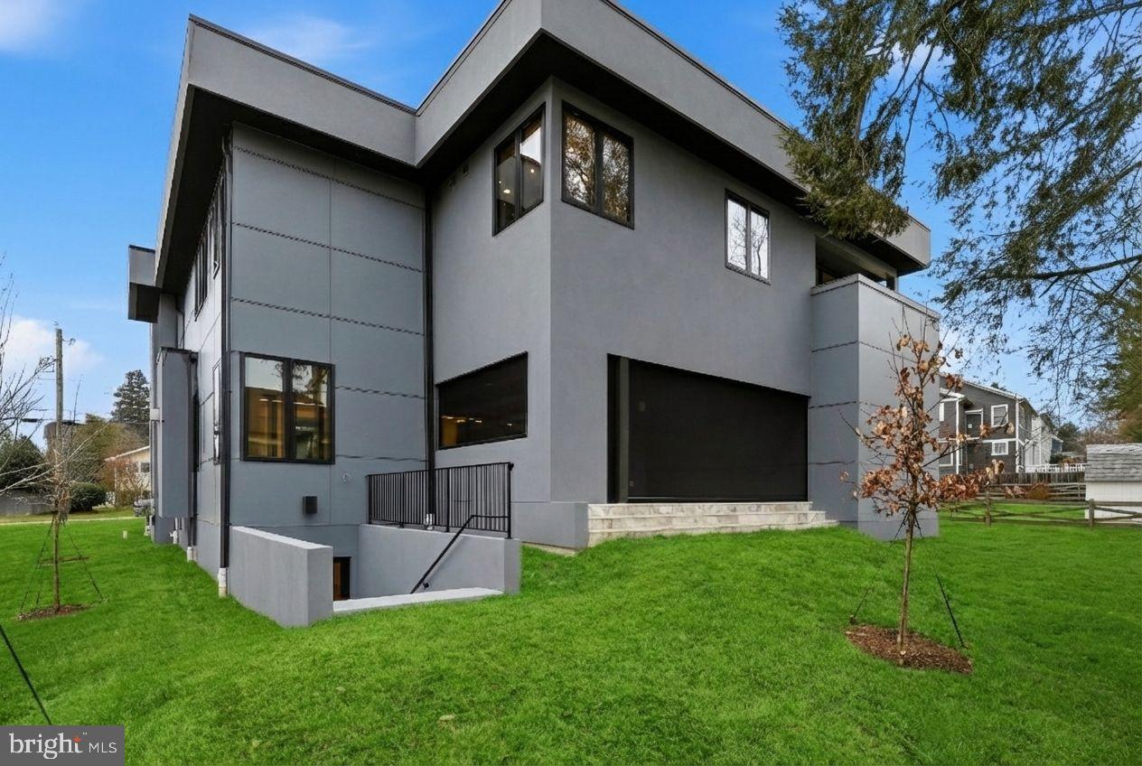 6910 BRIGHT AVE, MCLEAN, Virginia 22101, 6 Bedrooms Bedrooms, 35 Rooms Rooms,6 BathroomsBathrooms,Residential,For sale,6910 BRIGHT AVE,VAFX2282102 MLS # VAFX2282102