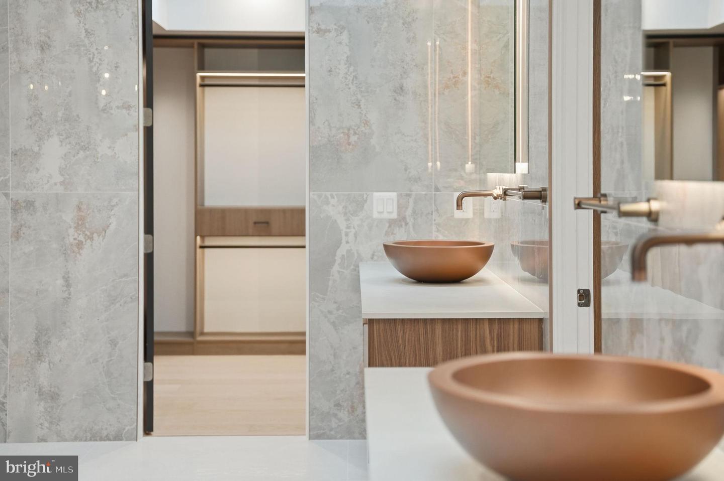 6910 BRIGHT AVE, MCLEAN, Virginia 22101, 6 Bedrooms Bedrooms, 35 Rooms Rooms,6 BathroomsBathrooms,Residential,For sale,6910 BRIGHT AVE,VAFX2282102 MLS # VAFX2282102