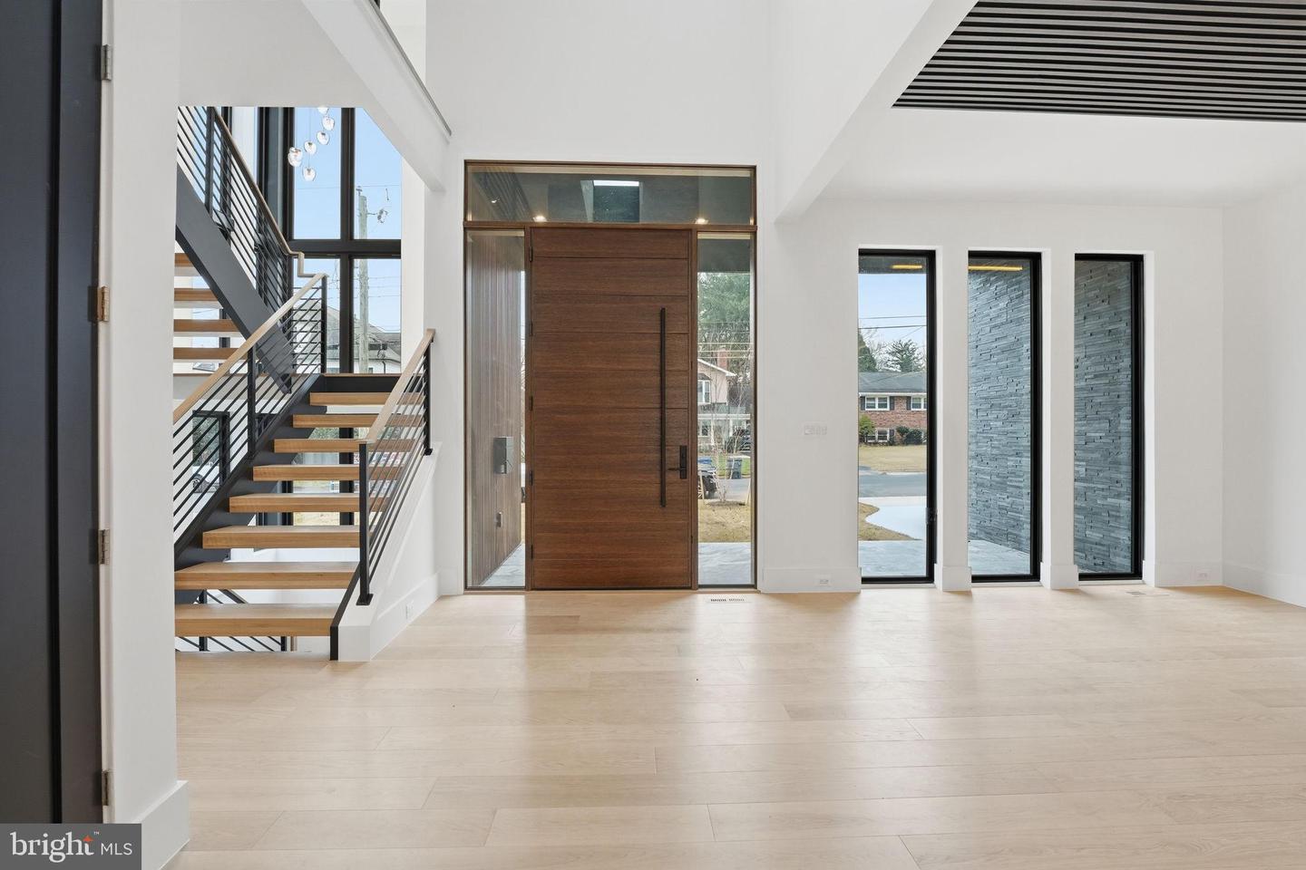 6910 BRIGHT AVE, MCLEAN, Virginia 22101, 6 Bedrooms Bedrooms, 35 Rooms Rooms,6 BathroomsBathrooms,Residential,For sale,6910 BRIGHT AVE,VAFX2282102 MLS # VAFX2282102