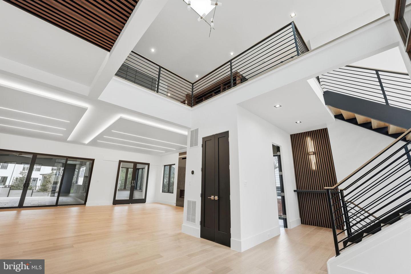 6910 BRIGHT AVE, MCLEAN, Virginia 22101, 6 Bedrooms Bedrooms, 35 Rooms Rooms,6 BathroomsBathrooms,Residential,For sale,6910 BRIGHT AVE,VAFX2282102 MLS # VAFX2282102