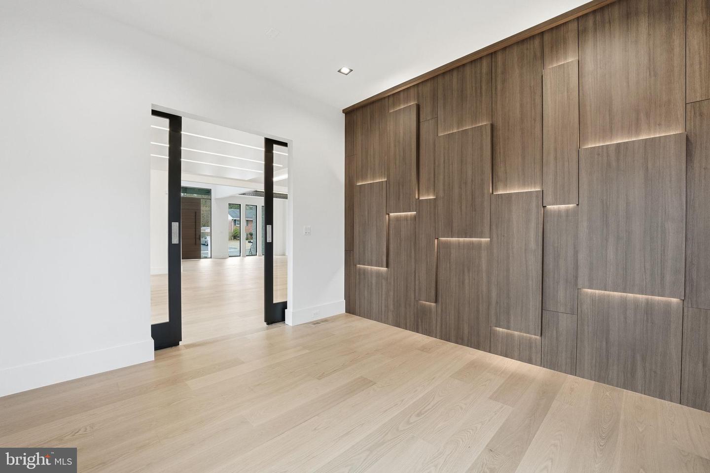 6910 BRIGHT AVE, MCLEAN, Virginia 22101, 6 Bedrooms Bedrooms, 35 Rooms Rooms,6 BathroomsBathrooms,Residential,For sale,6910 BRIGHT AVE,VAFX2282102 MLS # VAFX2282102