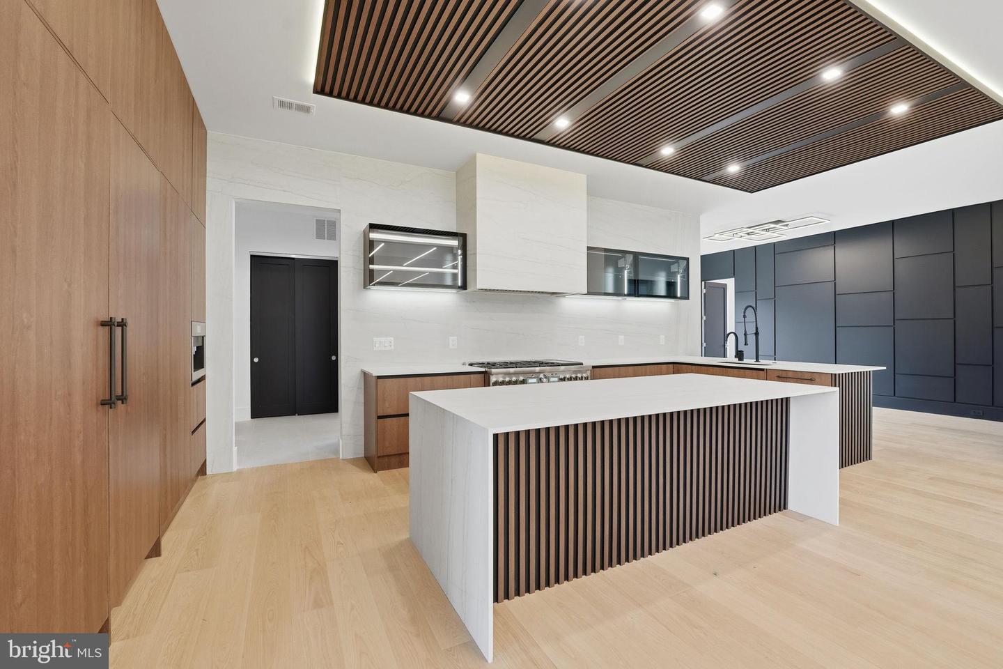 6910 BRIGHT AVE, MCLEAN, Virginia 22101, 6 Bedrooms Bedrooms, 35 Rooms Rooms,6 BathroomsBathrooms,Residential,For sale,6910 BRIGHT AVE,VAFX2282102 MLS # VAFX2282102