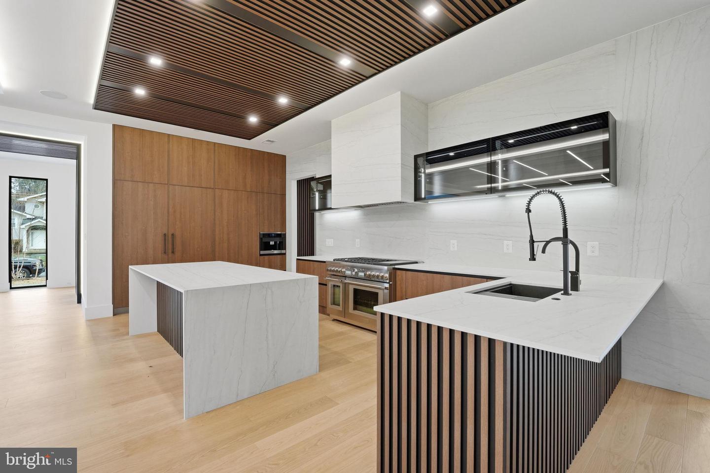 6910 BRIGHT AVE, MCLEAN, Virginia 22101, 6 Bedrooms Bedrooms, 35 Rooms Rooms,6 BathroomsBathrooms,Residential,For sale,6910 BRIGHT AVE,VAFX2282102 MLS # VAFX2282102