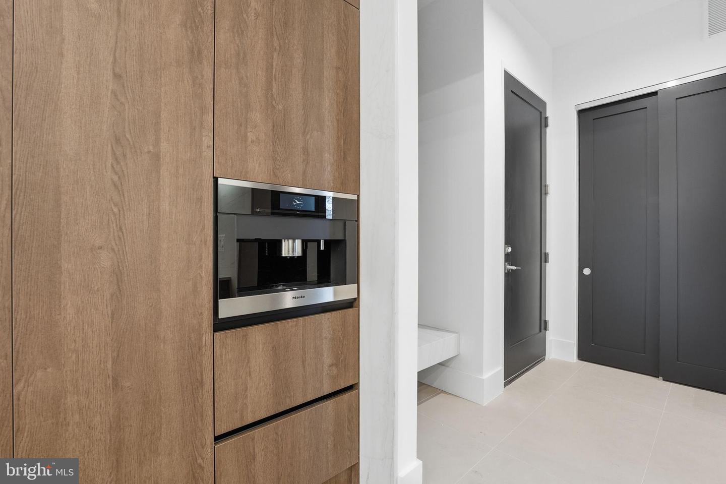 6910 BRIGHT AVE, MCLEAN, Virginia 22101, 6 Bedrooms Bedrooms, 35 Rooms Rooms,6 BathroomsBathrooms,Residential,For sale,6910 BRIGHT AVE,VAFX2282102 MLS # VAFX2282102