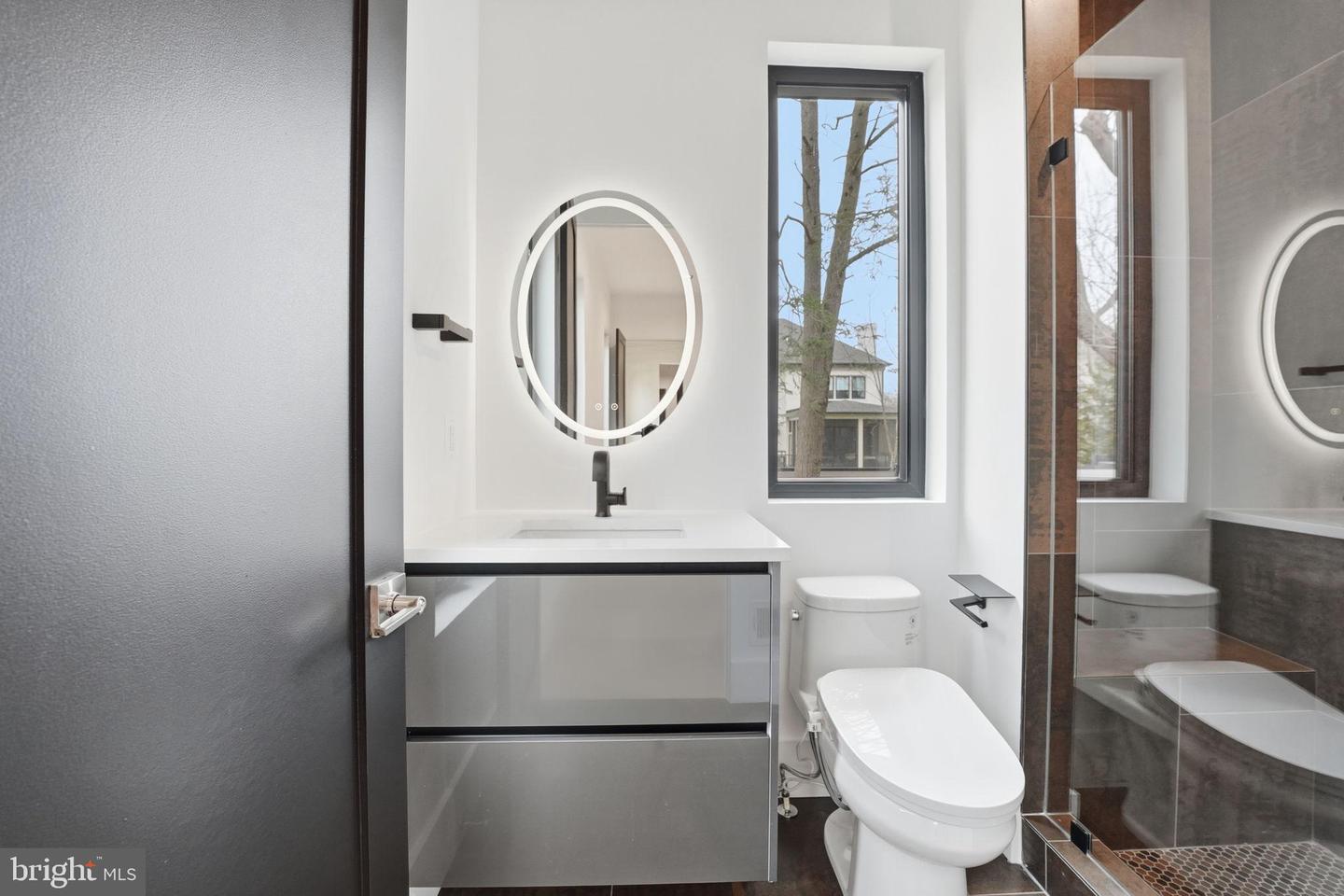 6910 BRIGHT AVE, MCLEAN, Virginia 22101, 6 Bedrooms Bedrooms, 35 Rooms Rooms,6 BathroomsBathrooms,Residential,For sale,6910 BRIGHT AVE,VAFX2282102 MLS # VAFX2282102