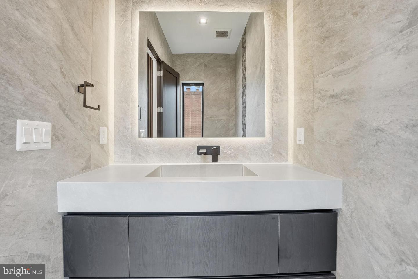 6910 BRIGHT AVE, MCLEAN, Virginia 22101, 6 Bedrooms Bedrooms, 35 Rooms Rooms,6 BathroomsBathrooms,Residential,For sale,6910 BRIGHT AVE,VAFX2282102 MLS # VAFX2282102