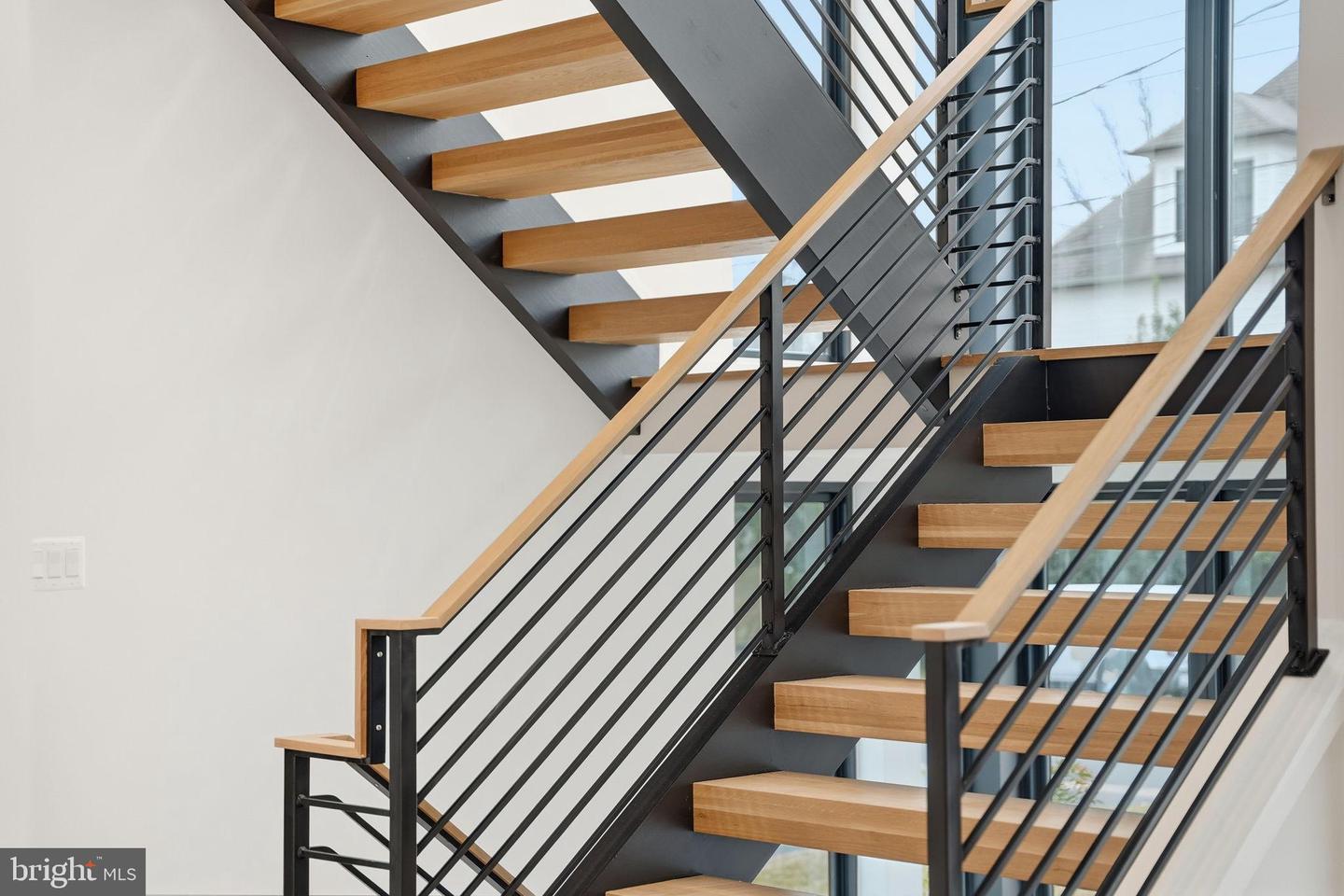 6910 BRIGHT AVE, MCLEAN, Virginia 22101, 6 Bedrooms Bedrooms, 35 Rooms Rooms,6 BathroomsBathrooms,Residential,For sale,6910 BRIGHT AVE,VAFX2282102 MLS # VAFX2282102