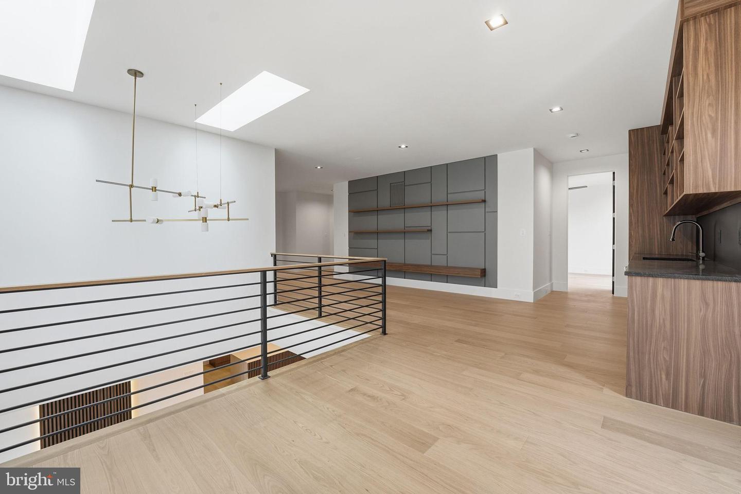 6910 BRIGHT AVE, MCLEAN, Virginia 22101, 6 Bedrooms Bedrooms, 35 Rooms Rooms,6 BathroomsBathrooms,Residential,For sale,6910 BRIGHT AVE,VAFX2282102 MLS # VAFX2282102