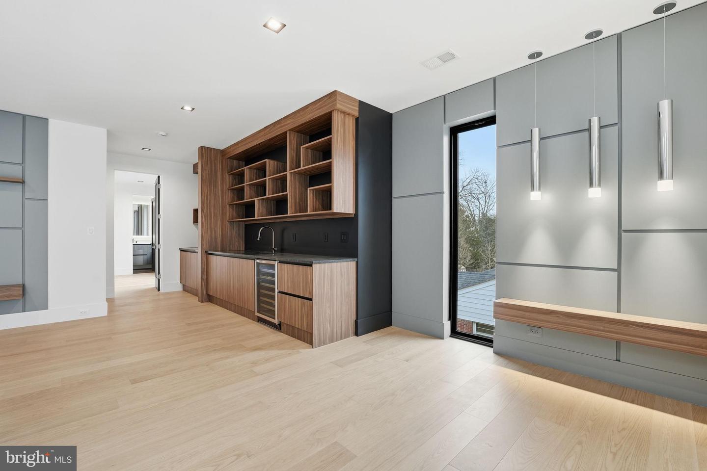 6910 BRIGHT AVE, MCLEAN, Virginia 22101, 6 Bedrooms Bedrooms, 35 Rooms Rooms,6 BathroomsBathrooms,Residential,For sale,6910 BRIGHT AVE,VAFX2282102 MLS # VAFX2282102