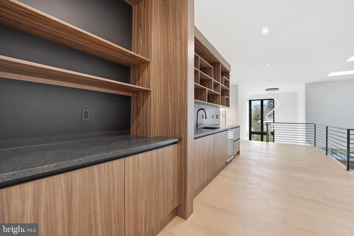 6910 BRIGHT AVE, MCLEAN, Virginia 22101, 6 Bedrooms Bedrooms, 35 Rooms Rooms,6 BathroomsBathrooms,Residential,For sale,6910 BRIGHT AVE,VAFX2282102 MLS # VAFX2282102