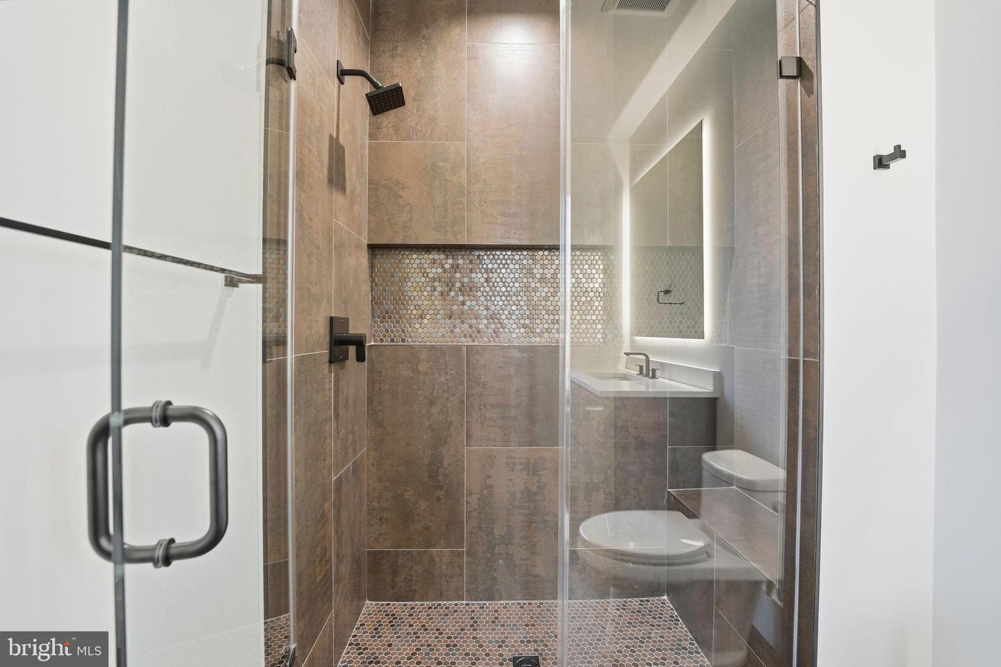 6910 BRIGHT AVE, MCLEAN, Virginia 22101, 6 Bedrooms Bedrooms, 35 Rooms Rooms,6 BathroomsBathrooms,Residential,For sale,6910 BRIGHT AVE,VAFX2282102 MLS # VAFX2282102