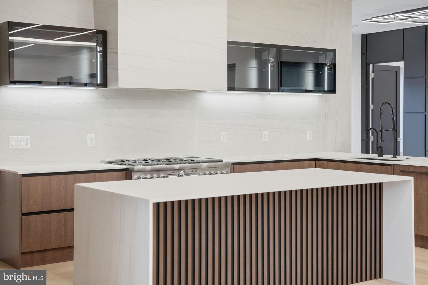 6910 BRIGHT AVE, MCLEAN, Virginia 22101, 6 Bedrooms Bedrooms, 35 Rooms Rooms,6 BathroomsBathrooms,Residential,For sale,6910 BRIGHT AVE,VAFX2282102 MLS # VAFX2282102