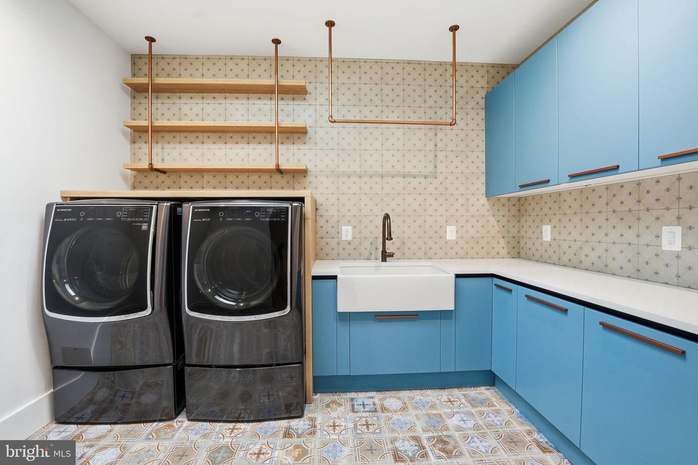 6910 BRIGHT AVE, MCLEAN, Virginia 22101, 6 Bedrooms Bedrooms, 35 Rooms Rooms,6 BathroomsBathrooms,Residential,For sale,6910 BRIGHT AVE,VAFX2282102 MLS # VAFX2282102