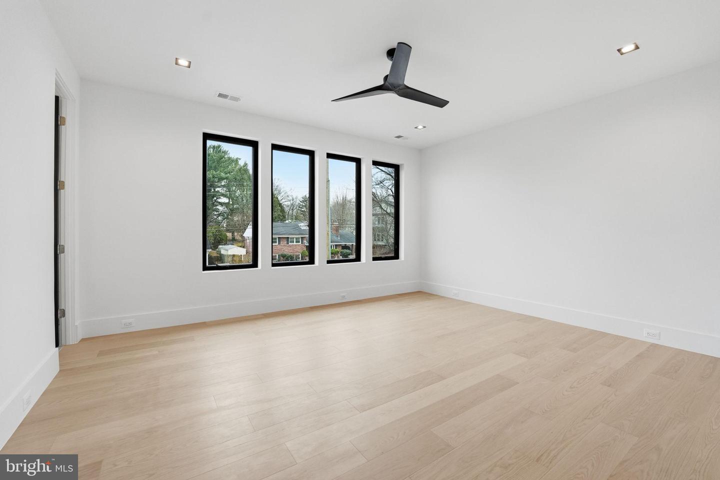 6910 BRIGHT AVE, MCLEAN, Virginia 22101, 6 Bedrooms Bedrooms, 35 Rooms Rooms,6 BathroomsBathrooms,Residential,For sale,6910 BRIGHT AVE,VAFX2282102 MLS # VAFX2282102