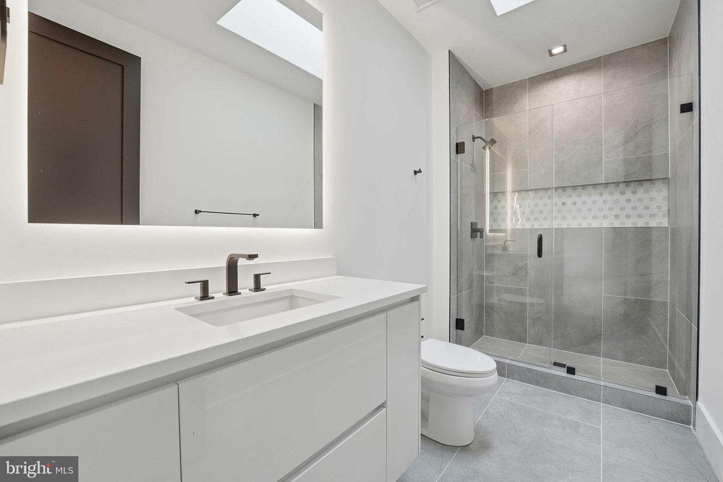 6910 BRIGHT AVE, MCLEAN, Virginia 22101, 6 Bedrooms Bedrooms, 35 Rooms Rooms,6 BathroomsBathrooms,Residential,For sale,6910 BRIGHT AVE,VAFX2282102 MLS # VAFX2282102