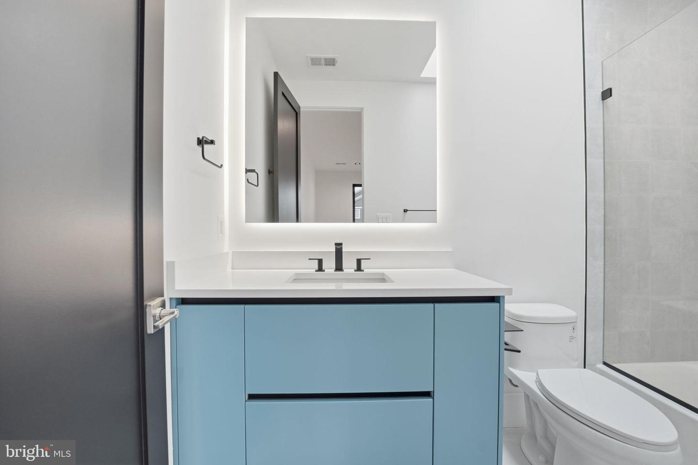 6910 BRIGHT AVE, MCLEAN, Virginia 22101, 6 Bedrooms Bedrooms, 35 Rooms Rooms,6 BathroomsBathrooms,Residential,For sale,6910 BRIGHT AVE,VAFX2282102 MLS # VAFX2282102