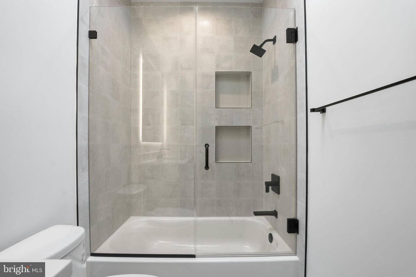 6910 BRIGHT AVE, MCLEAN, Virginia 22101, 6 Bedrooms Bedrooms, 35 Rooms Rooms,6 BathroomsBathrooms,Residential,For sale,6910 BRIGHT AVE,VAFX2282102 MLS # VAFX2282102