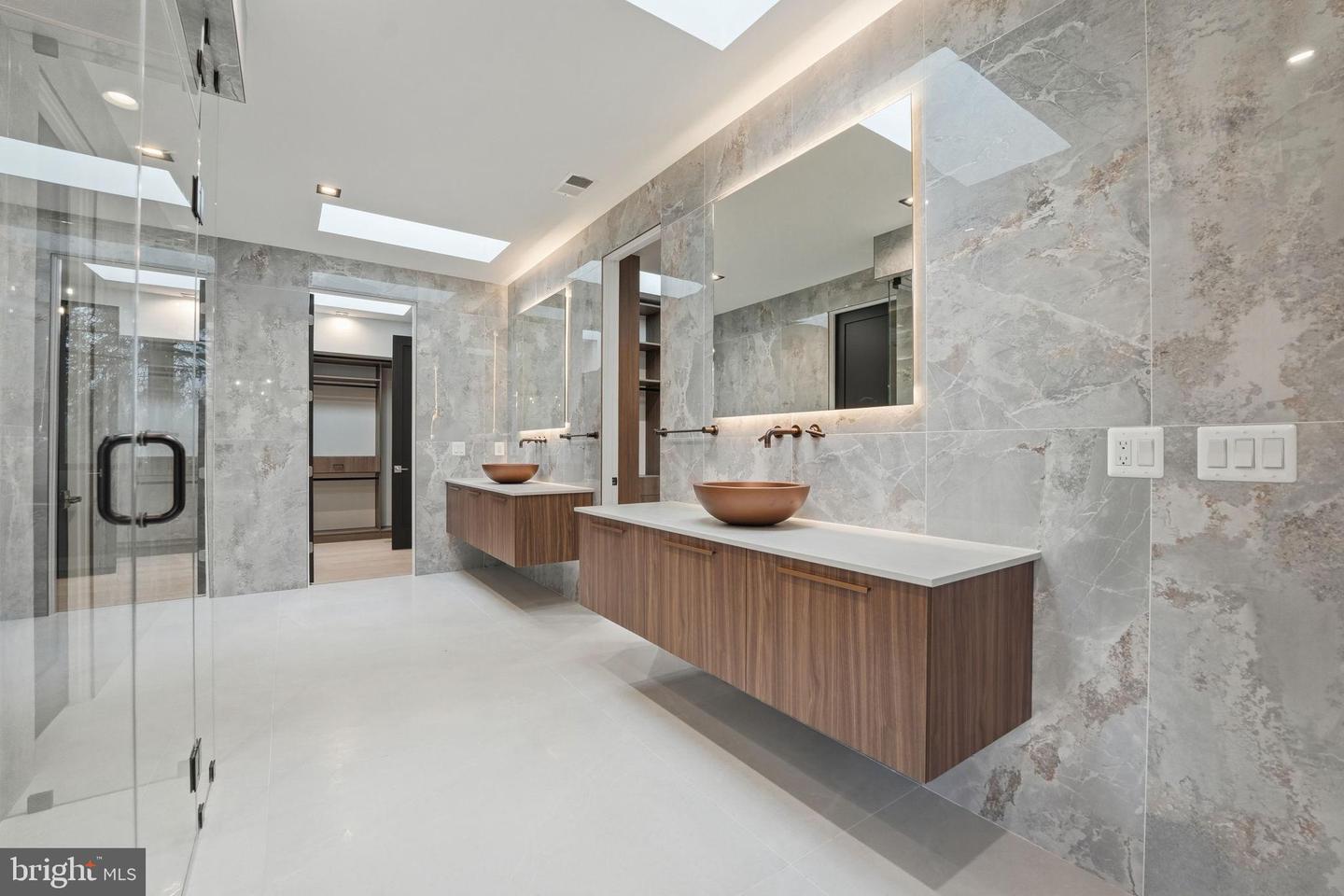 6910 BRIGHT AVE, MCLEAN, Virginia 22101, 6 Bedrooms Bedrooms, 35 Rooms Rooms,6 BathroomsBathrooms,Residential,For sale,6910 BRIGHT AVE,VAFX2282102 MLS # VAFX2282102