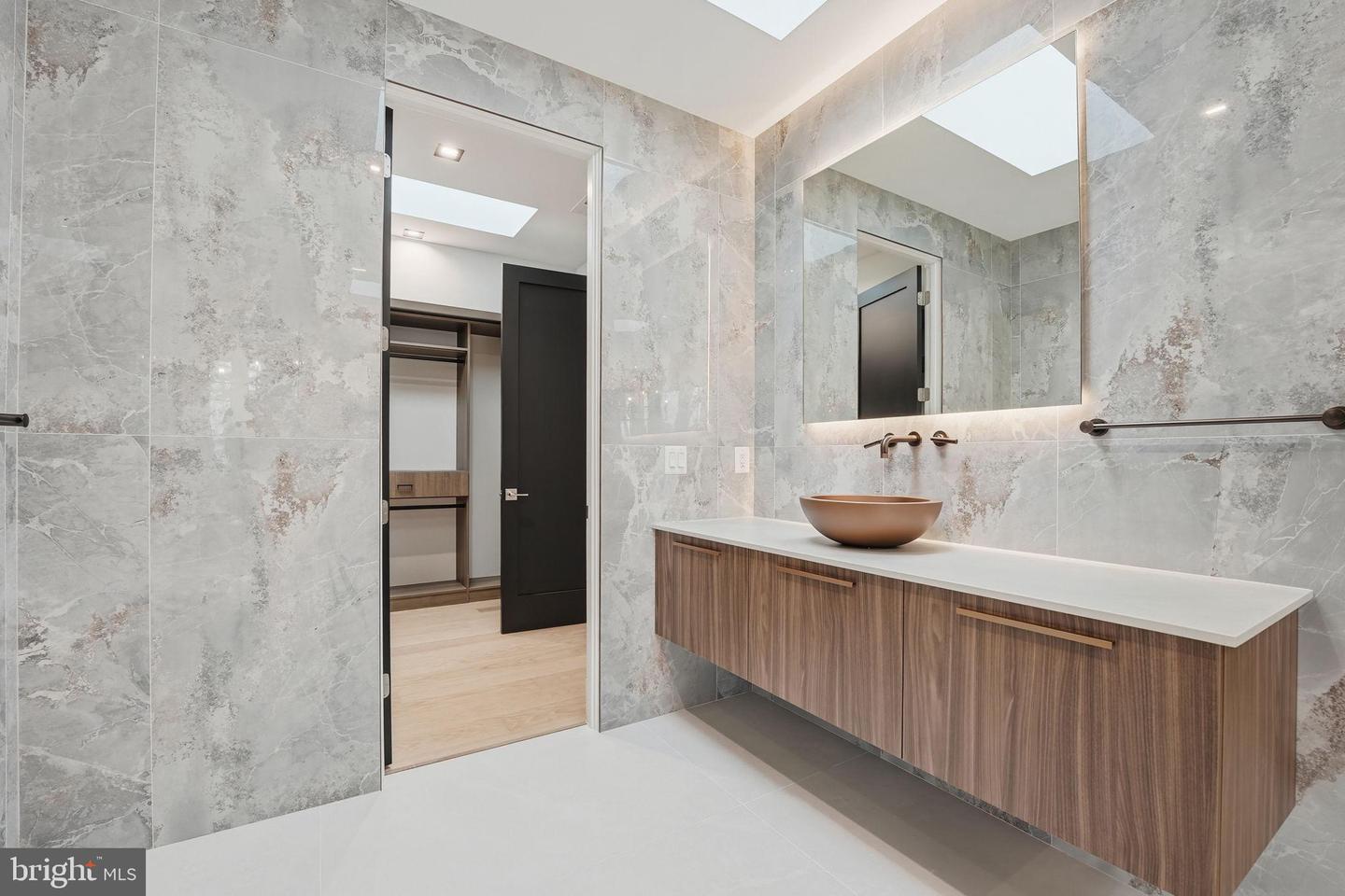 6910 BRIGHT AVE, MCLEAN, Virginia 22101, 6 Bedrooms Bedrooms, 35 Rooms Rooms,6 BathroomsBathrooms,Residential,For sale,6910 BRIGHT AVE,VAFX2282102 MLS # VAFX2282102