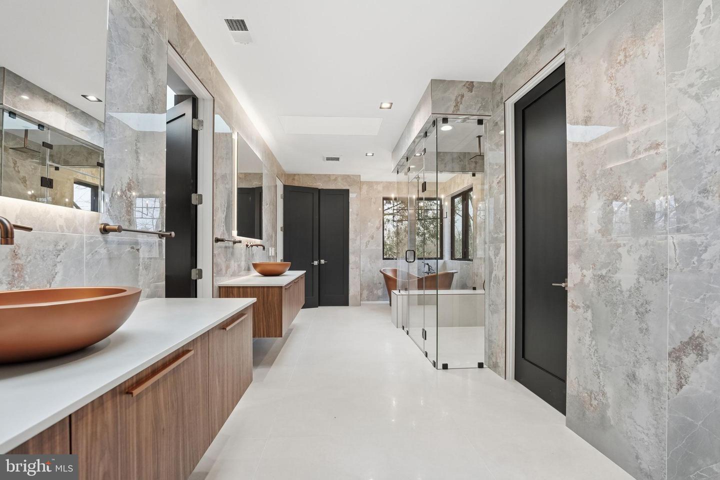 6910 BRIGHT AVE, MCLEAN, Virginia 22101, 6 Bedrooms Bedrooms, 35 Rooms Rooms,6 BathroomsBathrooms,Residential,For sale,6910 BRIGHT AVE,VAFX2282102 MLS # VAFX2282102