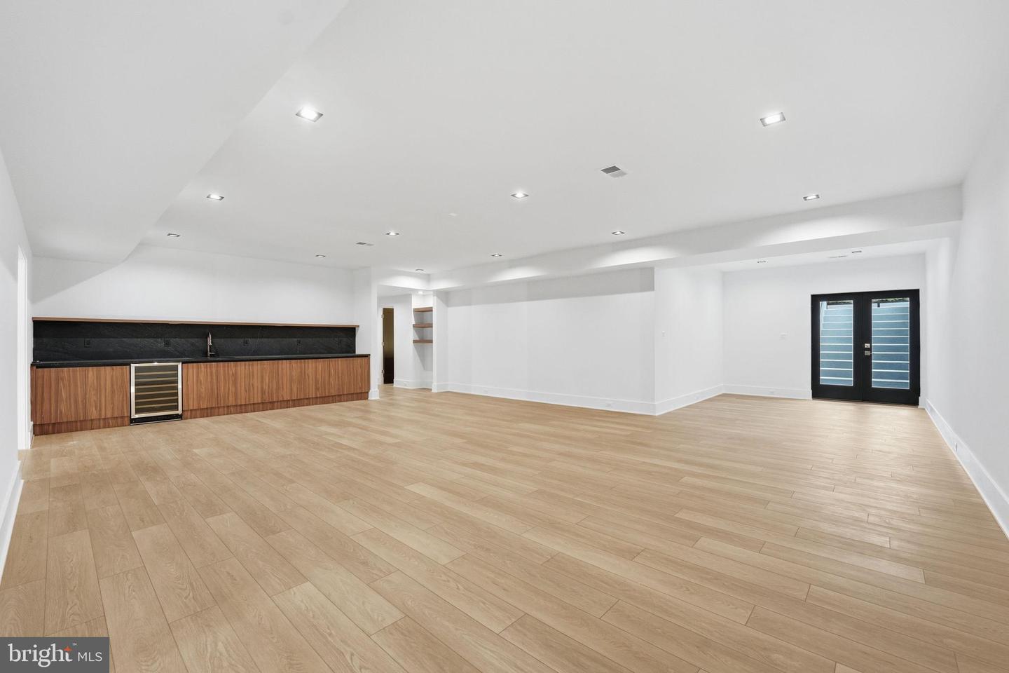 6910 BRIGHT AVE, MCLEAN, Virginia 22101, 6 Bedrooms Bedrooms, 35 Rooms Rooms,6 BathroomsBathrooms,Residential,For sale,6910 BRIGHT AVE,VAFX2282102 MLS # VAFX2282102