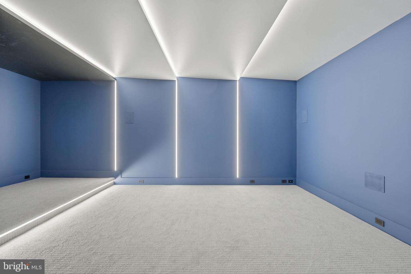 6910 BRIGHT AVE, MCLEAN, Virginia 22101, 6 Bedrooms Bedrooms, 35 Rooms Rooms,6 BathroomsBathrooms,Residential,For sale,6910 BRIGHT AVE,VAFX2282102 MLS # VAFX2282102