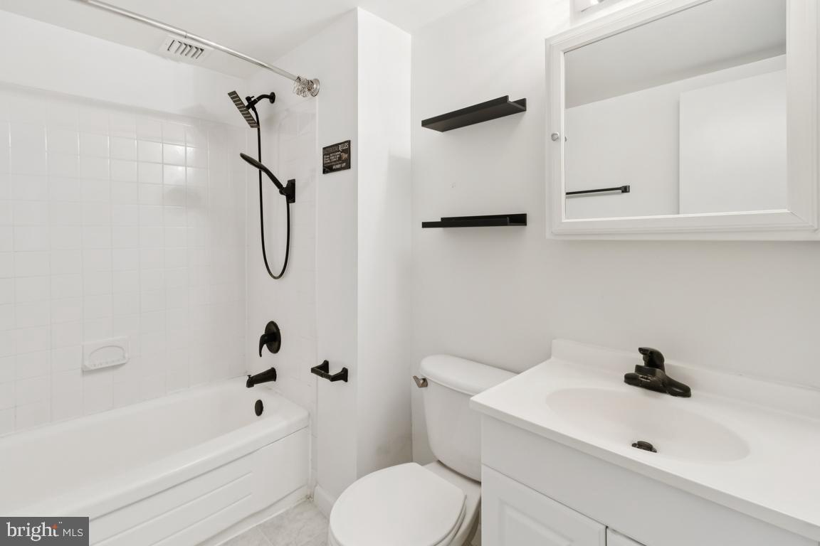 8 S VAN DORN ST #201, ALEXANDRIA, Virginia 22304, 2 Bedrooms Bedrooms, 4 Rooms Rooms,1 BathroomBathrooms,Residential,For sale,8 S VAN DORN ST #201,VAAX2052820 MLS # VAAX2052820