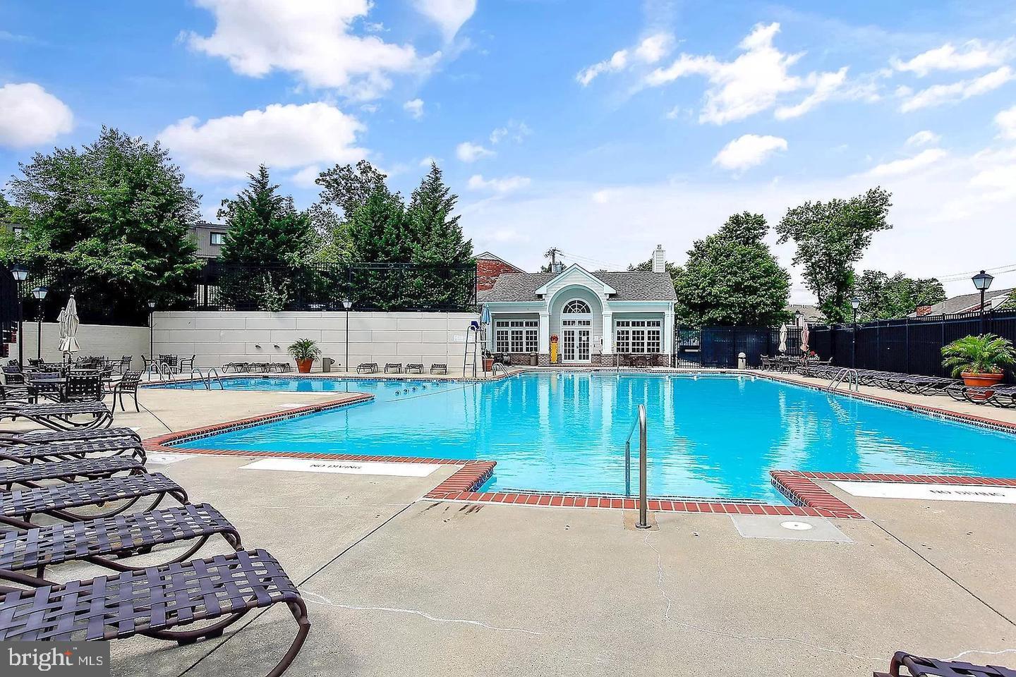 8 S VAN DORN ST #201, ALEXANDRIA, Virginia 22304, 2 Bedrooms Bedrooms, 4 Rooms Rooms,1 BathroomBathrooms,Residential,For sale,8 S VAN DORN ST #201,VAAX2052820 MLS # VAAX2052820