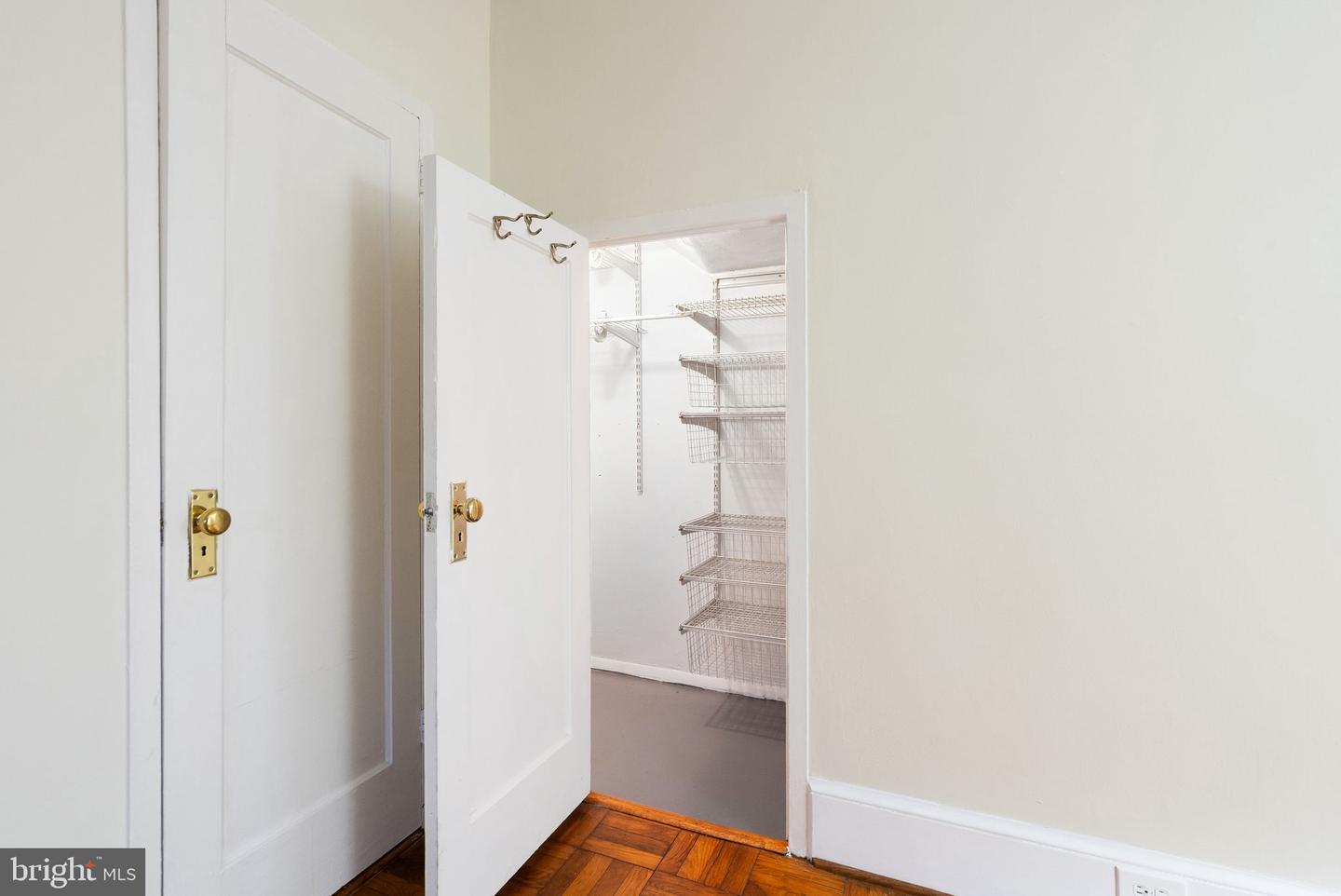 3225 RAVENSWORTH PL, ALEXANDRIA, Virginia 22302, 2 Bedrooms Bedrooms, ,1 BathroomBathrooms,Residential,For sale,3225 RAVENSWORTH PL,VAAX2052936 MLS # VAAX2052936