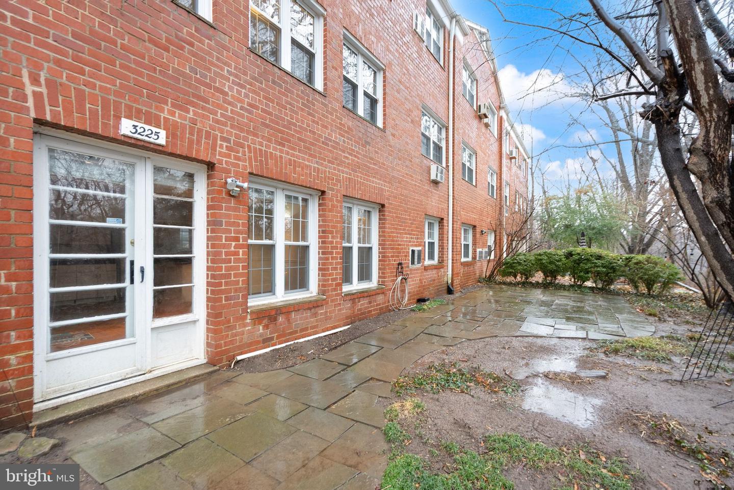 3225 RAVENSWORTH PL, ALEXANDRIA, Virginia 22302, 2 Bedrooms Bedrooms, ,1 BathroomBathrooms,Residential,For sale,3225 RAVENSWORTH PL,VAAX2052936 MLS # VAAX2052936