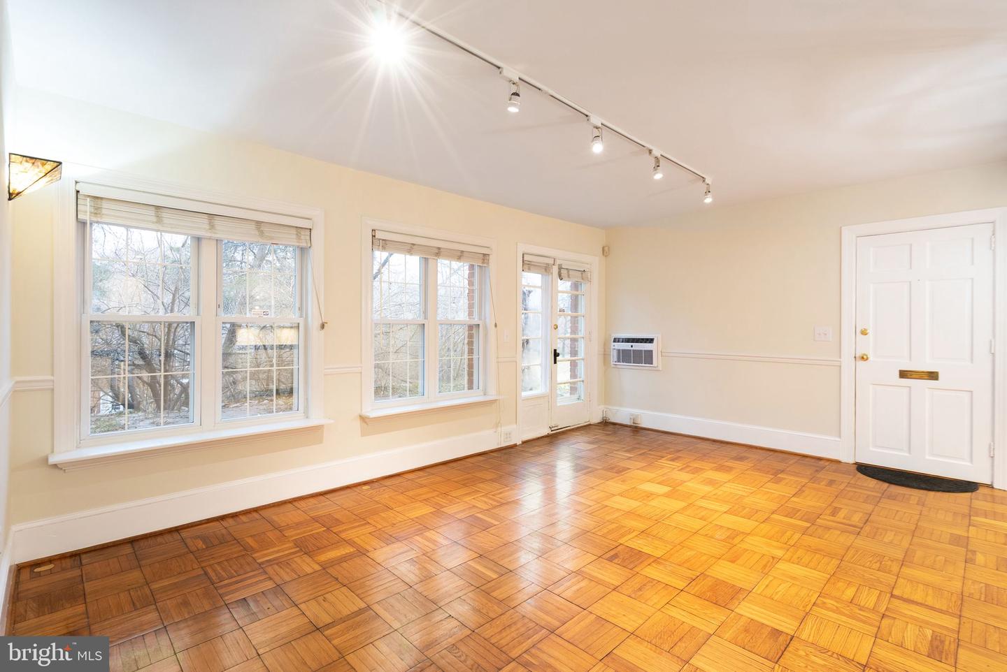 3225 RAVENSWORTH PL, ALEXANDRIA, Virginia 22302, 2 Bedrooms Bedrooms, ,1 BathroomBathrooms,Residential,For sale,3225 RAVENSWORTH PL,VAAX2052936 MLS # VAAX2052936