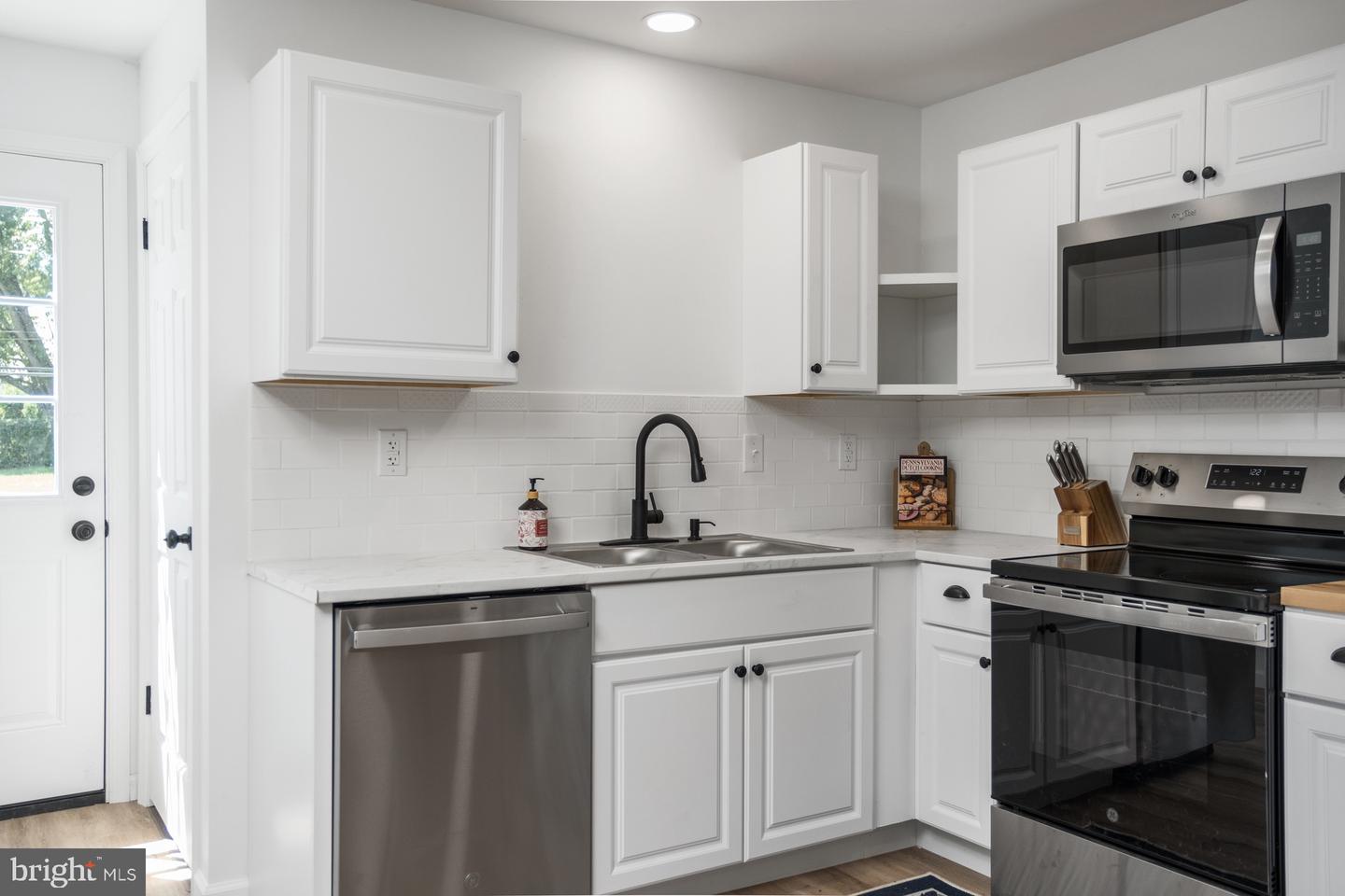 560 MASSANUTTEN VIEW DR, PENN LAIRD, Virginia 22846, 4 Bedrooms Bedrooms, ,2 BathroomsBathrooms,Residential,For sale,560 MASSANUTTEN VIEW DR,VARO2002548 MLS # VARO2002548