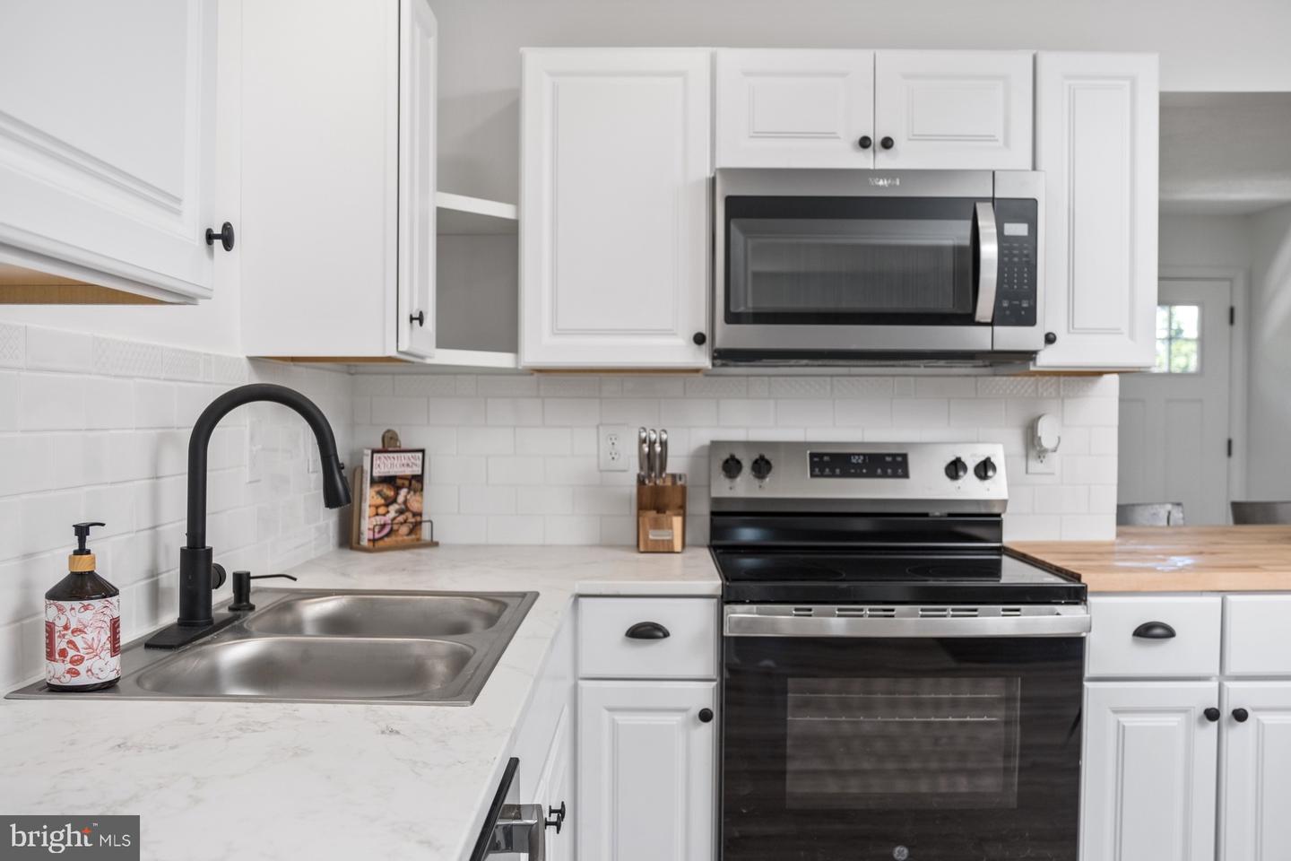 560 MASSANUTTEN VIEW DR, PENN LAIRD, Virginia 22846, 4 Bedrooms Bedrooms, ,2 BathroomsBathrooms,Residential,For sale,560 MASSANUTTEN VIEW DR,VARO2002548 MLS # VARO2002548