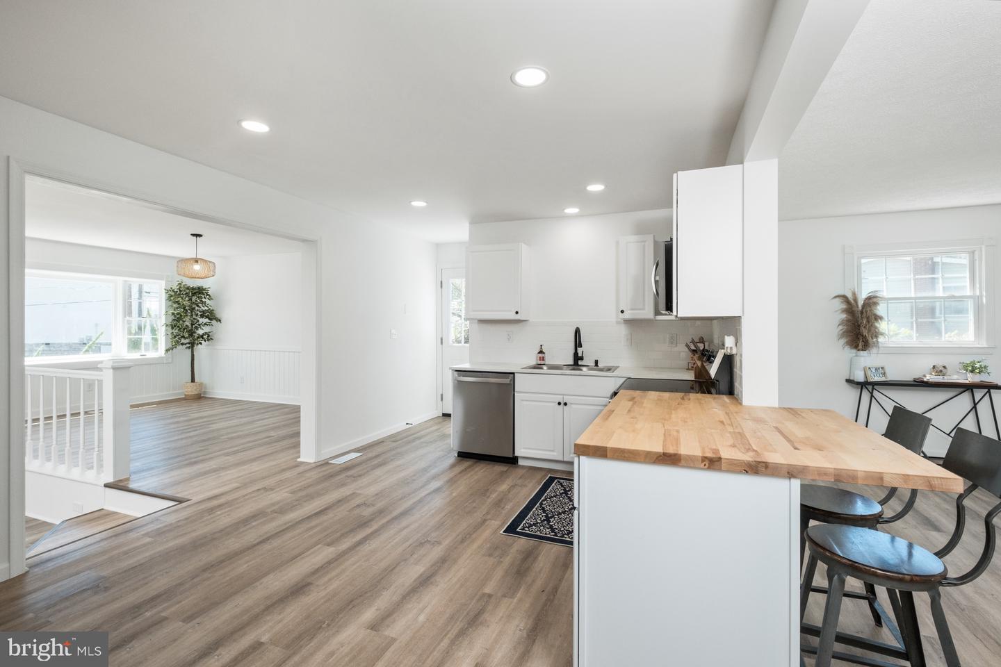 560 MASSANUTTEN VIEW DR, PENN LAIRD, Virginia 22846, 4 Bedrooms Bedrooms, ,2 BathroomsBathrooms,Residential,For sale,560 MASSANUTTEN VIEW DR,VARO2002548 MLS # VARO2002548