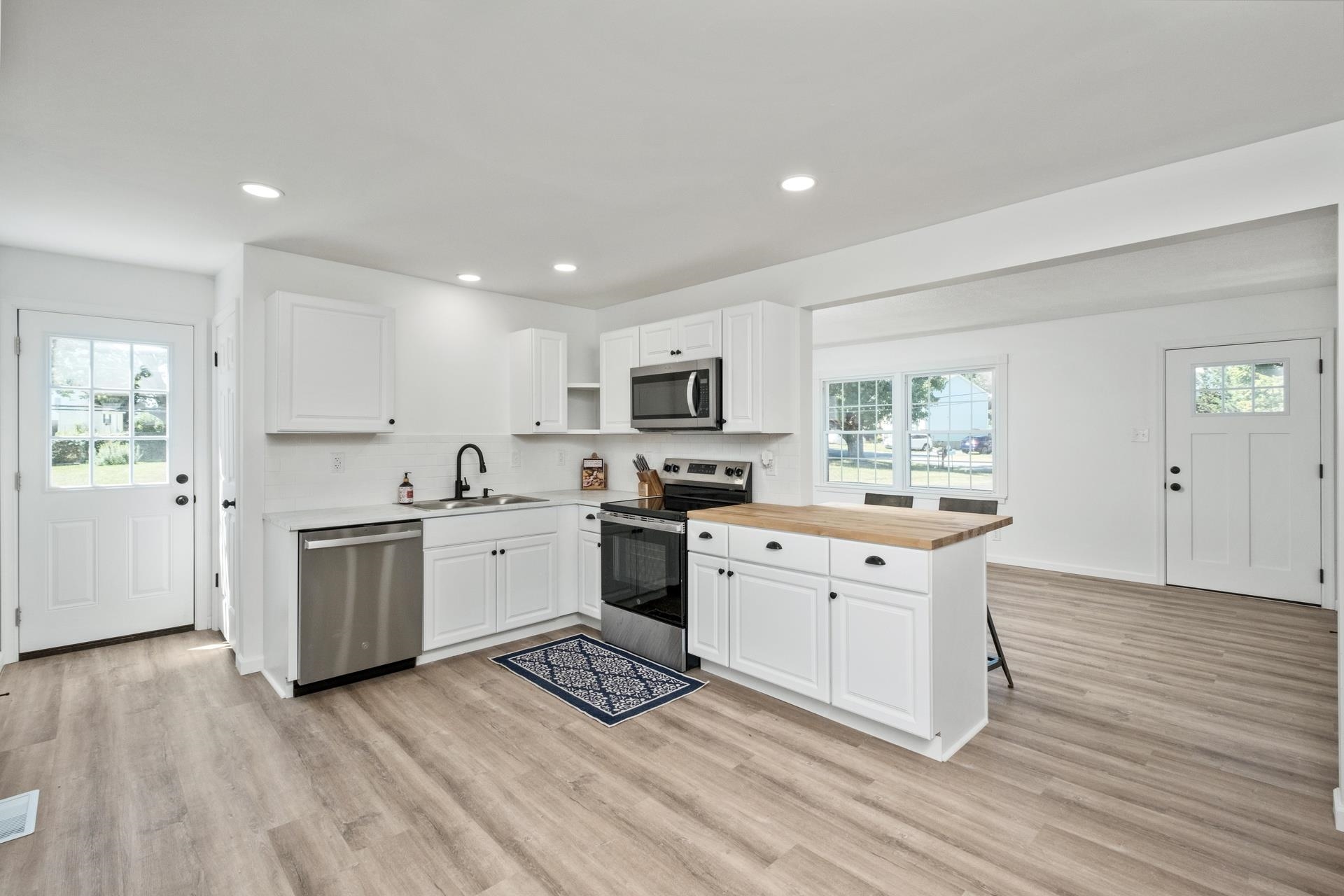 560 MASSANUTTEN VIEW DR, PENN LAIRD, Virginia 22846, 4 Bedrooms Bedrooms, ,2 BathroomsBathrooms,Residential,560 MASSANUTTEN VIEW DR,668484 MLS # 668484