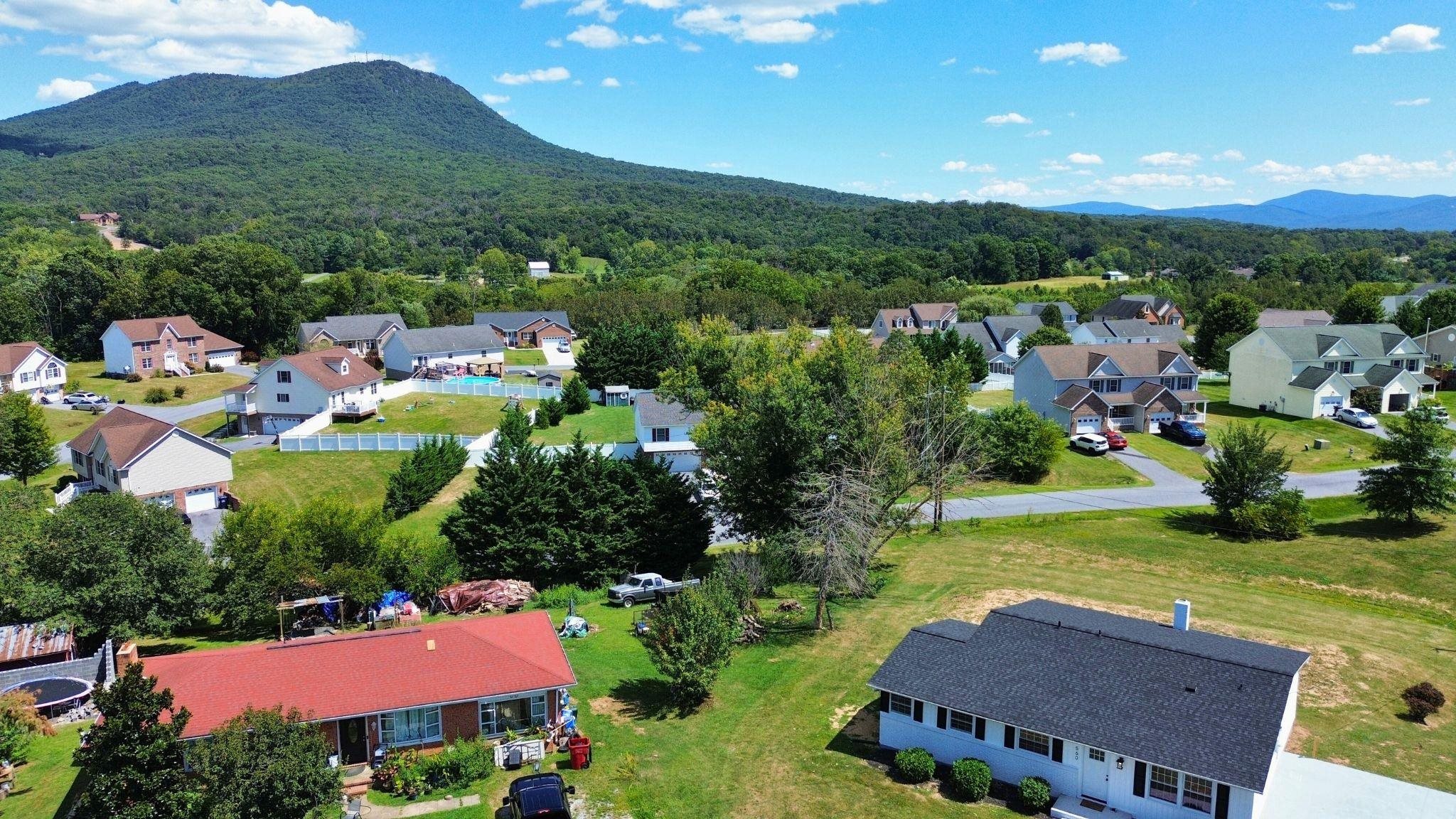 560 MASSANUTTEN VIEW DR, PENN LAIRD, Virginia 22846, 4 Bedrooms Bedrooms, ,2 BathroomsBathrooms,Residential,560 MASSANUTTEN VIEW DR,668484 MLS # 668484