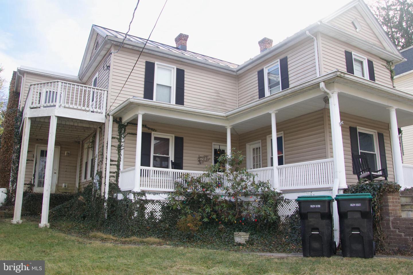 521 S MAIN ST, WOODSTOCK, Virginia 22664, 5 Bedrooms Bedrooms, ,3 BathroomsBathrooms,Residential,For sale,521 S MAIN ST,VASH2013350 MLS # VASH2013350