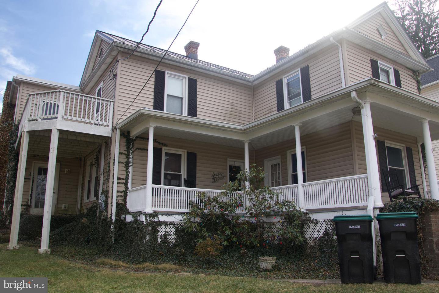 521 S MAIN ST, WOODSTOCK, Virginia 22664, 5 Bedrooms Bedrooms, ,3 BathroomsBathrooms,Residential,For sale,521 S MAIN ST,VASH2013350 MLS # VASH2013350